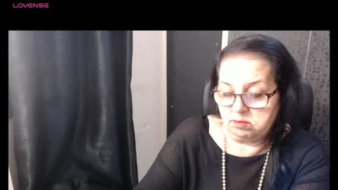 Snapshot of madam_sanjanne chatting on 12.15.25 Madam Sanjanne online show from 12.15.25