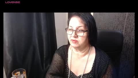Snapshot of madam_sanjanne chatting on 12.18.25 Madam Sanjanne online show from 12.18.25