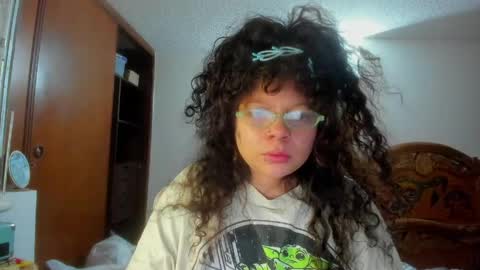 Snapshot of madam_sativa chatting on 03.24.26 di online show from 03.24.26