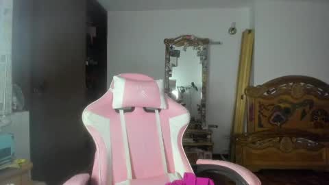 Snapshot of madam_sativa chatting on 04.27.26 di online show from 04.27.26