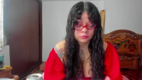 Snapshot of madam_sativa chatting on 05.01.26 di online show from 05.01.26