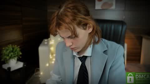 Snapshot of madam_ulis chatting on 12.25.24 Ulis online show from 12.25.24