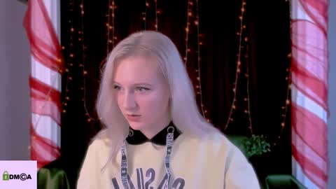 Snapshot of madam_ulis chatting on 12.27.24 Ulis online show from 12.27.24