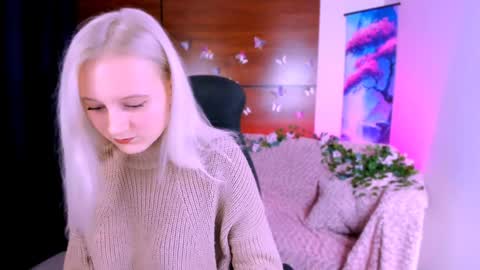 Snapshot of madam_ulis chatting on 12.28.24 Ulis online show from 12.28.24