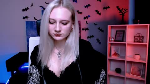 Snapshot of madam_ulis chatting on 01.06.25 Ulis online show from 01.06.25