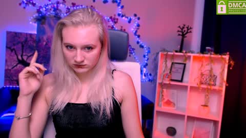 Snapshot of madam_ulis chatting on 01.07.25 Ulis online show from 01.07.25