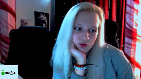 Snapshot of madam_ulis chatting on 01.14.25 Ulis online show from 01.14.25