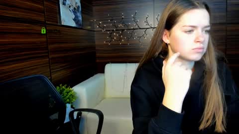 Snapshot of madam_ulis chatting on 01.29.25 Ulis online show from 01.29.25