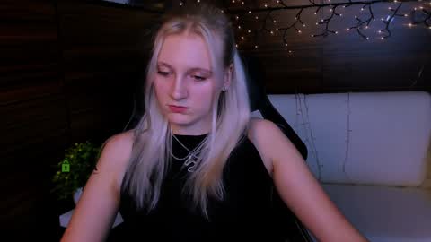 Snapshot of madam_ulis chatting on 01.30.25 Ulis online show from 01.30.25