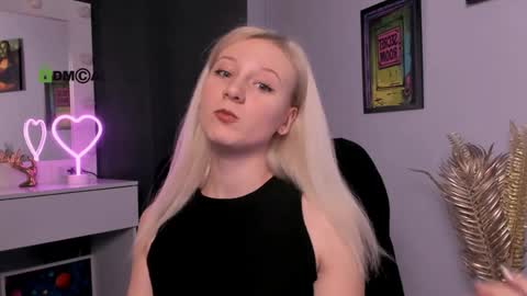 Snapshot of madam_ulis chatting on 02.06.25 Ulis online show from 02.06.25