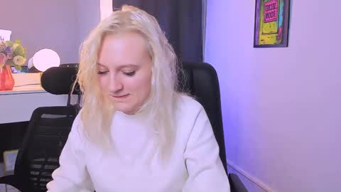 Snapshot of madam_ulis chatting on 03.10.25 Ulis online show from 03.10.25