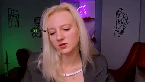 Snapshot of madam_ulis chatting on 03.12.25 Ulis online show from 03.12.25