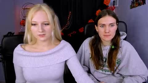 Snapshot of madam_ulis chatting on 10.20.25 Ulis online show from 10.20.25