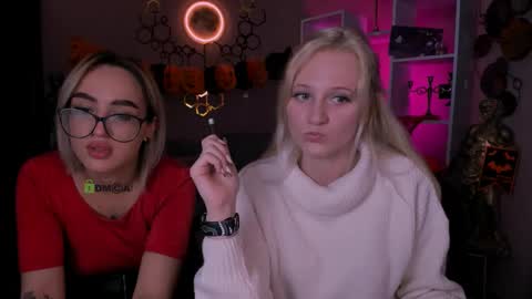 Snapshot of madam_ulis chatting on 10.21.25 Ulis online show from 10.21.25