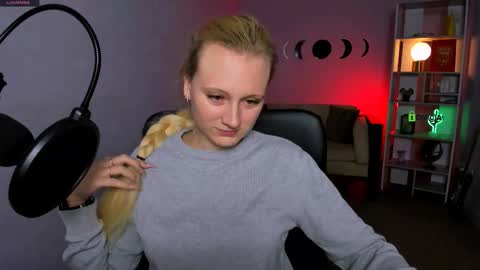 Snapshot of madam_ulis chatting on 11.29.25 Ulis online show from 11.29.25