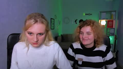 Snapshot of madam_ulis chatting on 12.04.25 Ulis online show from 12.04.25