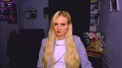 Snapshot of madam_ulis chatting on 12.22.25 Ulis online show from 12.22.25