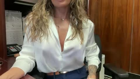 Snapshot of madame_andi chatting on 06.17.26 madame_andi online show from 06.17.26