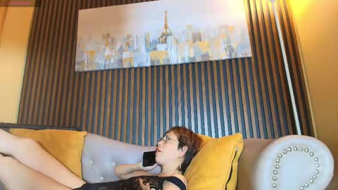 Snapshot of madame_mature1 chatting on 05.15.26 Madame online show from 05.15.26