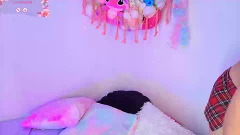 Snapshot of maddie_09 chatting on 09.11.25 maddie 09 online show from 09.11.25