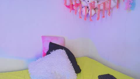 Snapshot of maddie_09 chatting on 11.26.25 maddie 09 online show from 11.26.25