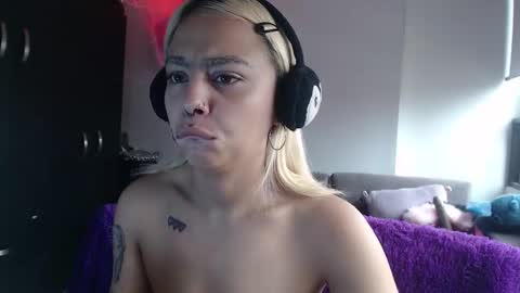 Snapshot of maddiie_and_clyde chatting on 02.15.26 maddiie and clyde online show from 02.15.26