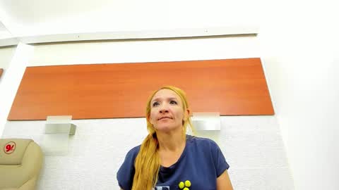 Snapshot of maddy_cartter chatting on 12.18.25 maddy cartter online show from 12.18.25