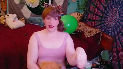 Snapshot of maddy_cat chatting on 10.20.25 Maddy Cat online show from 10.20.25