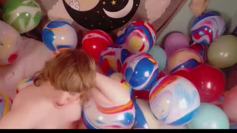 Maddy Cat online show from 12.16.25