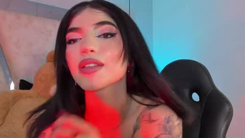 Snapshot of maddyperez8 chatting on 05.27.26 BELLA online show from 05.27.26
