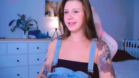 Snapshot of made_by_heaven chatting on 09.18.25 Rada online show from 09.18.25