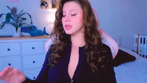 Snapshot of made_by_heaven chatting on 09.19.25 Rada online show from 09.19.25