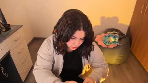 madelaine_taylor online show from 10.17.25