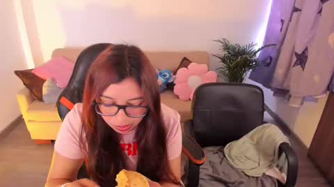 madelaine_taylor online show from 11.22.25