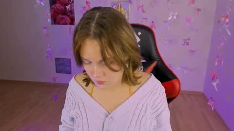 Snapshot of madeline_doll chatting on 11.10.25 Madeline online show from 11.10.25