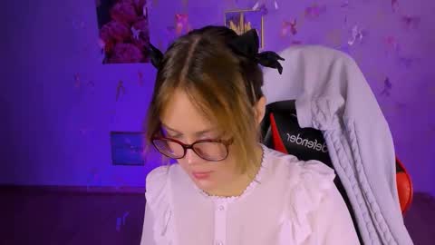 Snapshot of madeline_doll chatting on 11.17.25 Madeline online show from 11.17.25