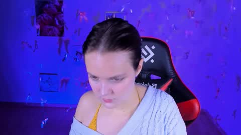 Snapshot of madeline_doll chatting on 11.21.25 Madeline online show from 11.21.25