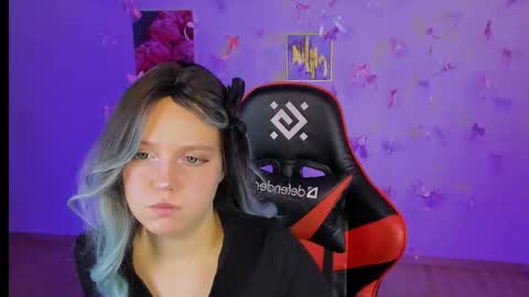 Snapshot of madeline_doll chatting on 12.04.25 Madeline online show from 12.04.25