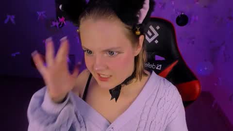 Snapshot of madeline_doll chatting on 12.19.25 Madeline online show from 12.19.25