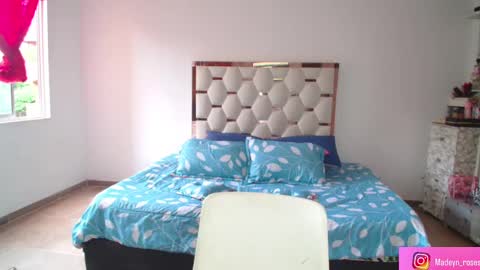 Snapshot of madeyn_roses chatting on 09.11.25 madelyn roses online show from 09.11.25