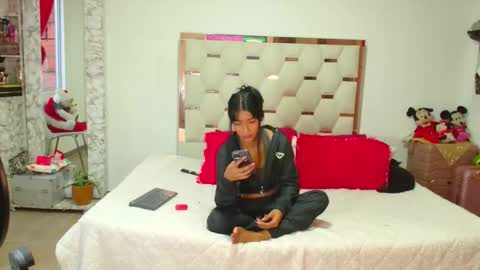 Snapshot of madeyn_roses chatting on 11.28.25 madelyn roses online show from 11.28.25