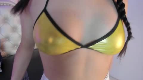 Snapshot of madhison_5 chatting on 10.26.25 madhison_5 online show from 10.26.25