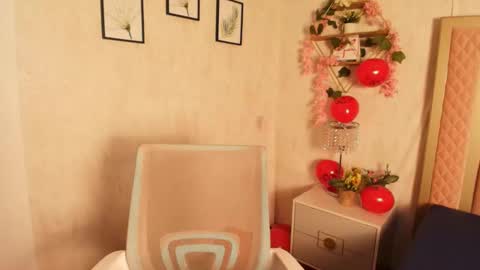 madhison_5 online show from 02.15.26