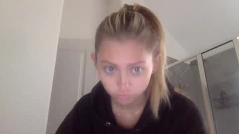 Snapshot of madirose69 chatting on 09.24.25 mari rose online show from 09.24.25