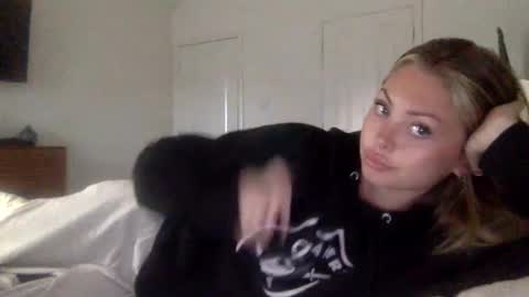 Snapshot of madirose69 chatting on 09.30.25 mari rose online show from 09.30.25
