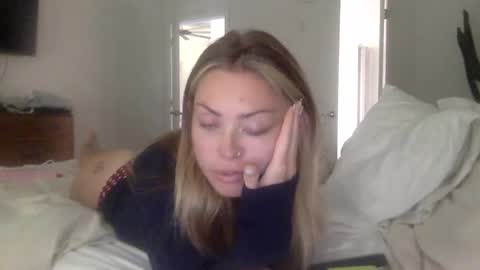 Snapshot of madirose69 chatting on 10.08.25 mari rose online show from 10.08.25
