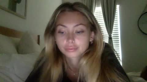 Snapshot of madirose69 chatting on 10.22.25 mari rose online show from 10.22.25