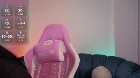 Snapshot of madison__beer chatting on 12.22.25 Madison online show from 12.22.25