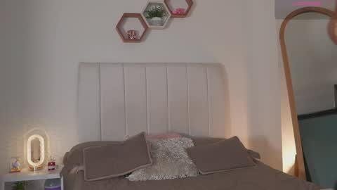 Valentina   1030   530  -  online show from 05.14.26