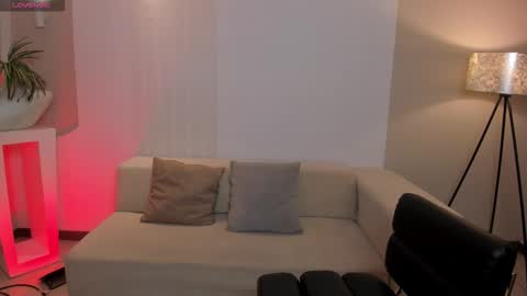 Maddi Collins online show from 11.23.25